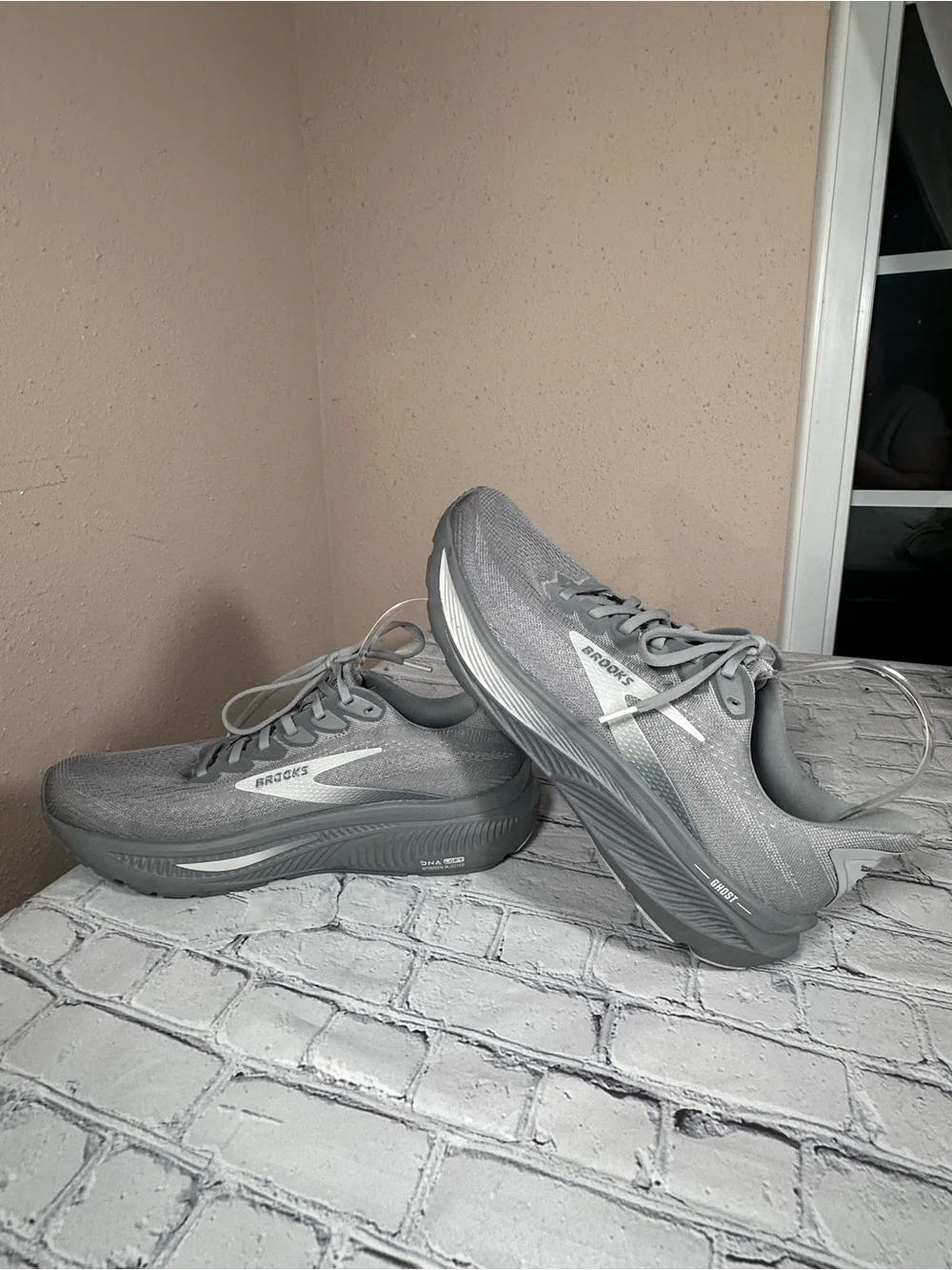 Brooks Ghost 17 Men Running Shoes 11.5 D Primer Gray/Oyster Mushroom 1104421D04